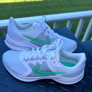Nike Women’s Downshifter 11 'White Signal Green' Size 8